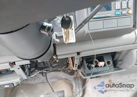 1994 GMC Suburban C1500 из США, поврежденный, VIN 1GKEC16K2RJ750376